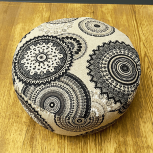 meditační polštář mandala černobílá