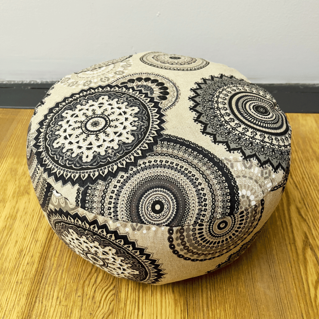 meditační polštář s mandalami